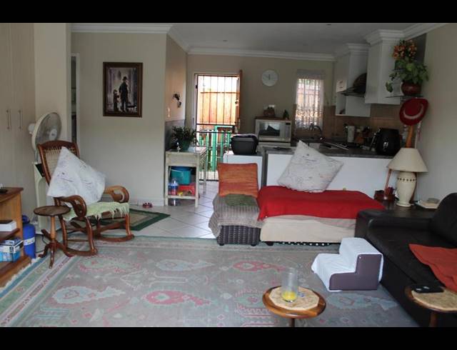 2 BEDROOM TOWNHOUSE FOR SALE IN ILLIONDALE